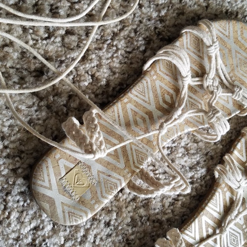 ROXY  WHITE GLADIATOR FLAT CORK SANDAL TIE SHOE 9 - Picture 5 of 9